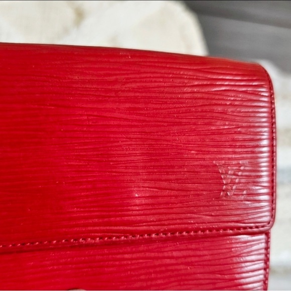 LOUIS VUITTON Leather Epi Snap Wallet - Picture 3 of 16